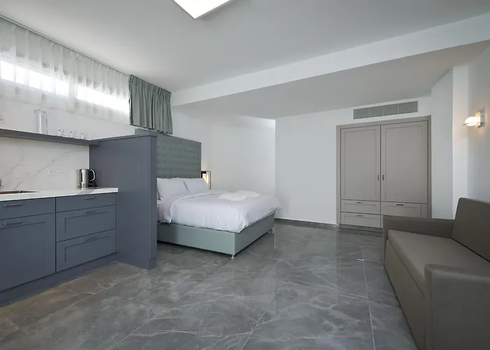 Roni Suite
